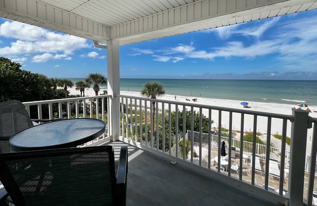 Top Floor- 5 Star - Indian Rocks Beachfront Fan Favorite!