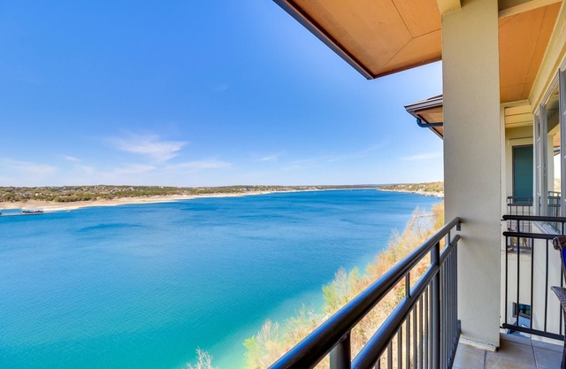 Top-Floor Lake-View Condo w/Boat Dock Access