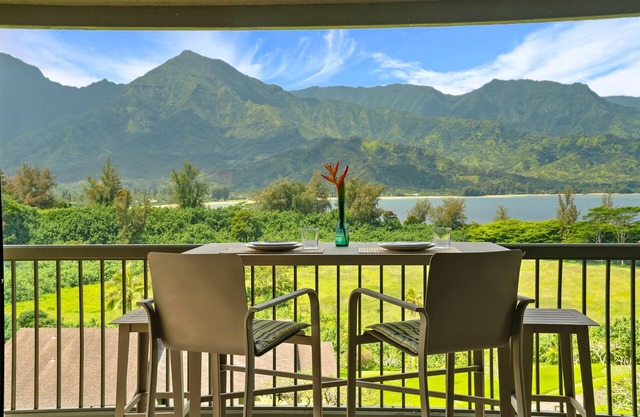 Top-Floor Ocean View Resort 2BR +Beach +A/C +Pool