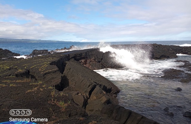 Top level 1-bedroom condo with free WiFi and AC. South edge of Kailua-Kona town