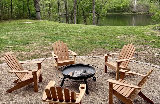 Top Location! 3D & Video Tour. Riverside 4/3 w/the best water access & privacy!