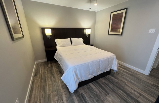 ★ Top Rated - Knox Henderson Hot Spot, Corporate Condo ★