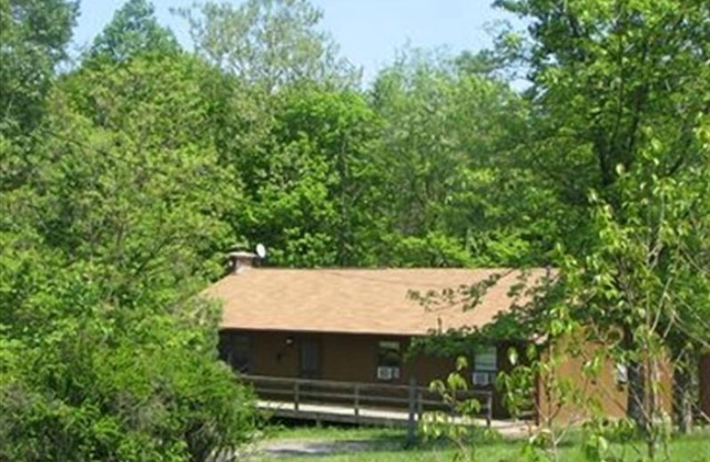 Top Rated Mountain River Cabin: Hot Tub, WiFi, Fish, Hike, Kayak, Relax!