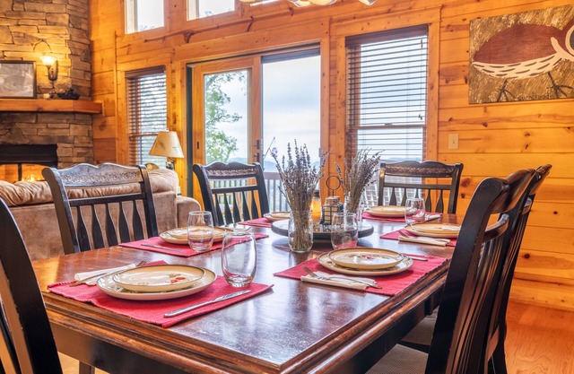 Top view on the mountain!~Sunsets & luxury for 10~Hatley Pointe ski-in/ski-out~