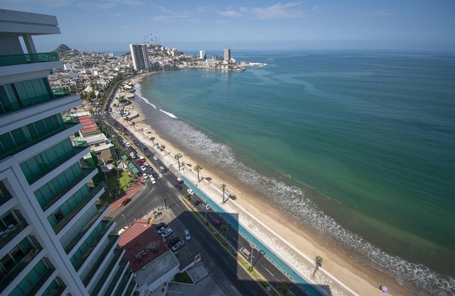 Torre eMe Penthouse Oceanview Condo #1507 with Pool
