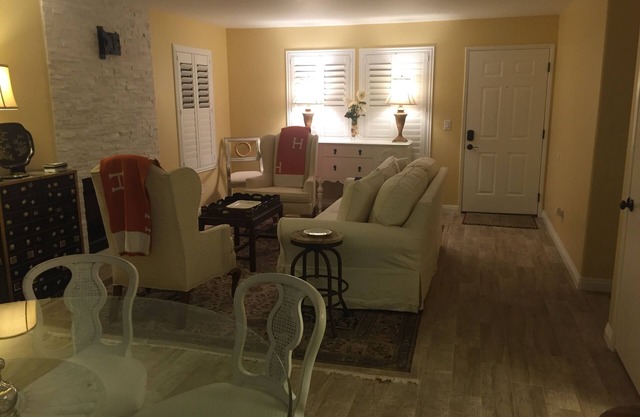 TOTALLY RENOVATED, Fabulous Corporate Rental in Convenient Lakes Location!