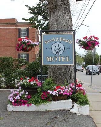 Town & Beach Motel
