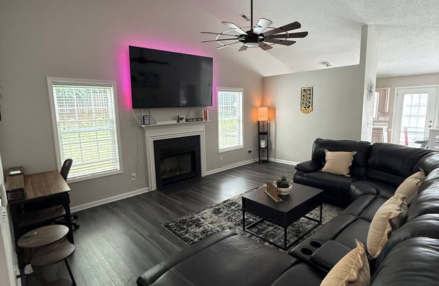 Townhome Close To Everything