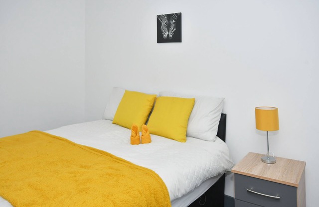 Townhouse @ 24 Brunswick Place Stoke - SUPERIOR DOUBLE ENSUITE WITH TV