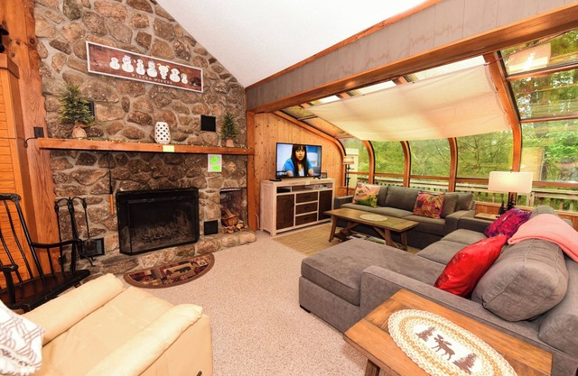 Townhouse Minutes from Downtown N Conway, Shopping, Restaurants & Cranmore Mt