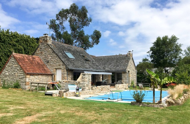 Très Belle Propriété Avec Piscine et Jacuzzi à 200m de la mer