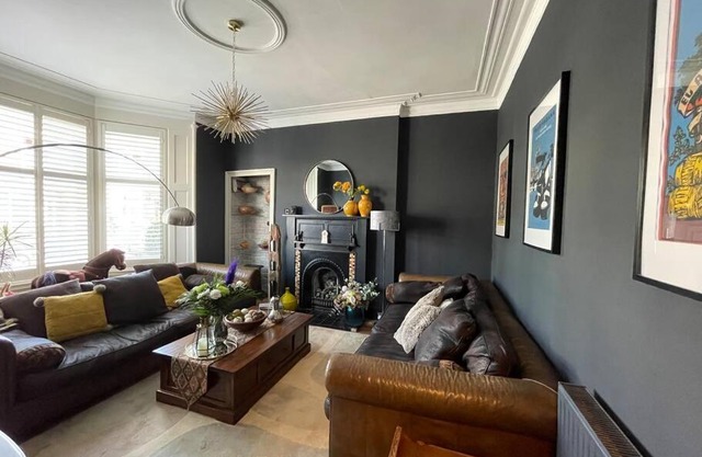 Traditional apt close to city centre & Hampden