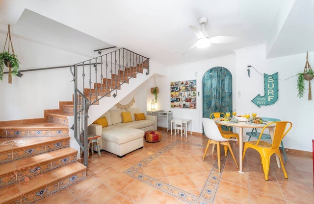 Traditional El Palo Home with Rooftop Terrace - TakeCareMalaga