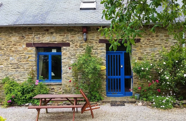 Traditional Farmhouse Gite at the heart of Brittany (Sleeps 6 in 3 Bedrooms)