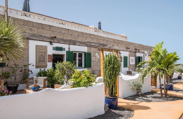 Traditional Holiday Home "Casa Drago" in Alcalá with Sea Access, Terrace and Garden