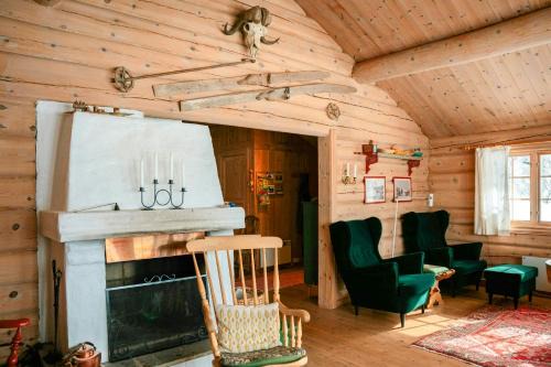 Traditionelle Blockhütte Bei Reineskarvet