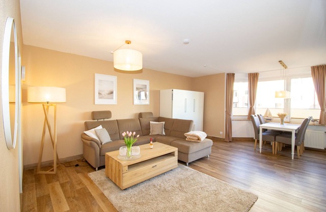 Trafalgar App. 154-55m² vacation apartment in Döse, close to the beach, swimming pool and sauna