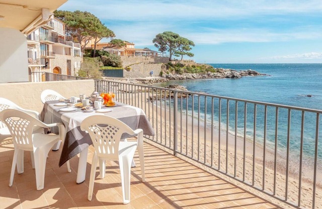 TRAGAMAR E-seafront apartment-Calella de Palafrugell-Costa Brava