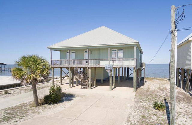TraMarLis - Bright and Airy Bayfront home, Enjoy unobstructed views and amazing fishing! home