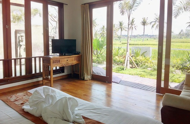 Tranquil breezy rice field villa w/private pool