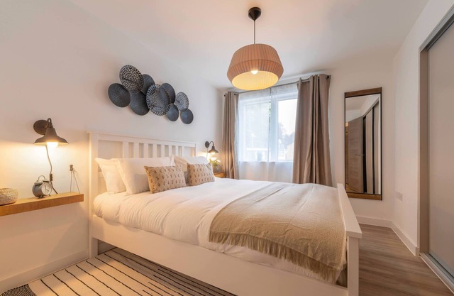 Tranquil Cotswolds Retreat: Stylish 1-Bed