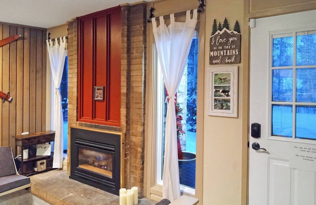 Tranquil home, Steps from FreeRide Bus Stop; 3 BR layout in a 2 BR