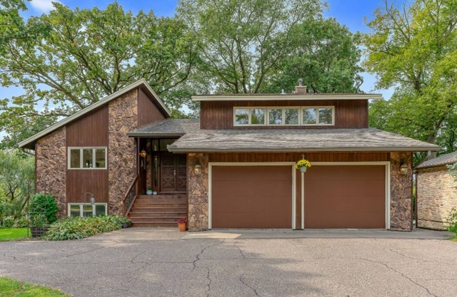 Tranquil property right on the Mississippi River with stunning panoramic views