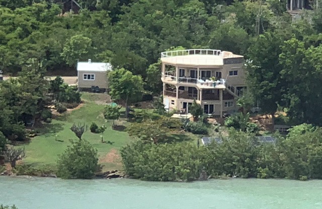 Tranquil relaxing & private 5 bedroom villa on pond w kayaks paddle boards +