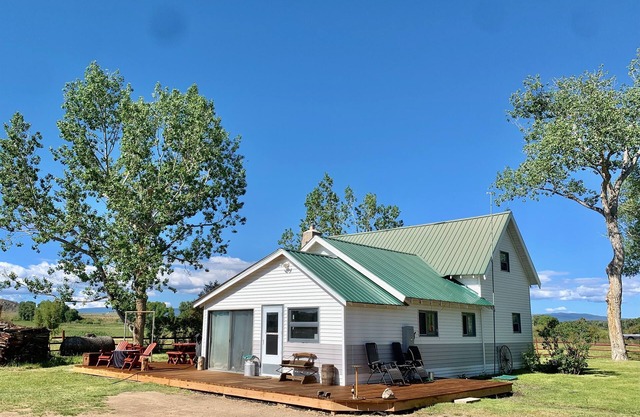 Treasure Island Homestead - Rustic Charm Meets Riverfront Serenity