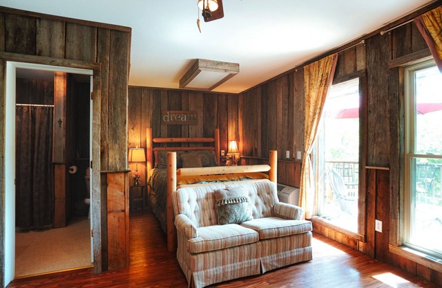 Tree Fort Balcony Suite