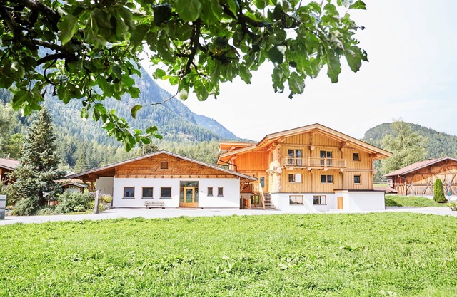Tree trunk house with very large living and leisure area on approx. 240m2 living space!