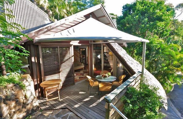 Treehouse Studio at the fabulous Wategos Beach