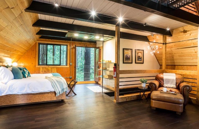 Treetop Hideaway, Sleeps 2