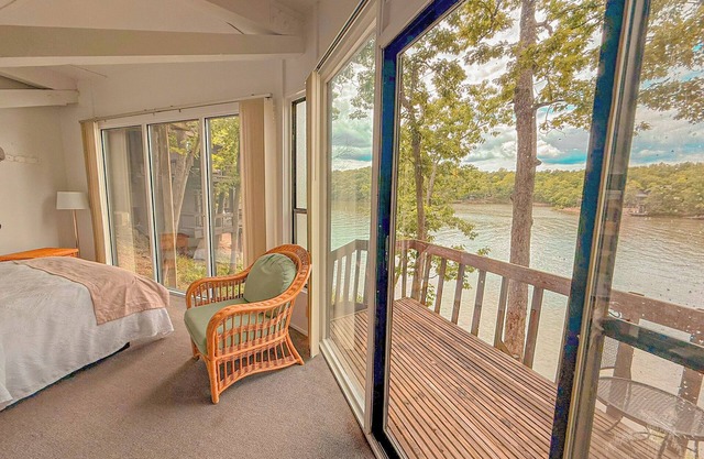 Treetop Village30-2Bed/2Bath/Lakefront/Lakeview/Pools/Dock/6-8PP-Four Seasons Area