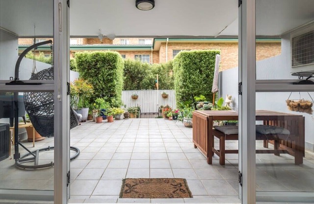 Trendy Braddon 1-Bed Apartment with Lush Courtyard