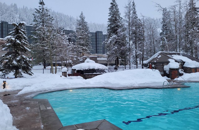 Trey’s Ski-in/Ski-out 1 Bedroom Fireplace, Kitchen Suite@ 400 Squaw Creek Road
