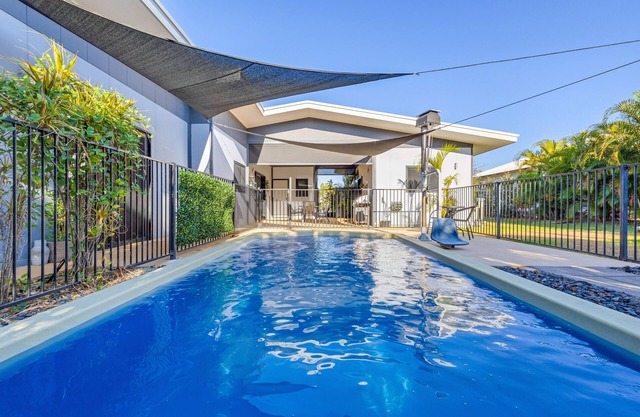 Tropical Guesthouse with Pool