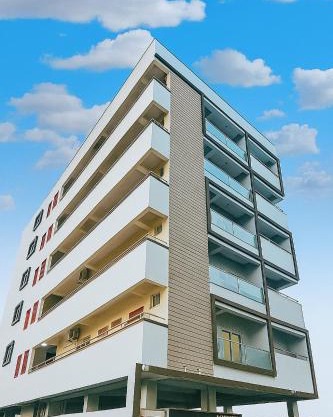 TrueLife Presidential Suites - 3BHK Luxurious AC Apartments - Breakfast Included - Best Location - Modular Kitchen - Super fast WiFi, 55 Smart TV, 250 Jio Channels - RO water system -3 bathrooms - Easy access to all Temples - Top service with lots of love