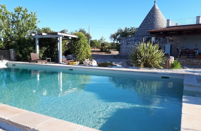Trullo panoramico with large private pool