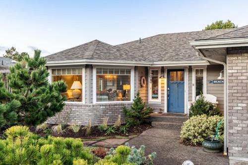 Truly a Treasure by AvantStay Walk to Beach Patio