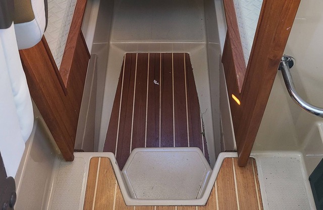 TUG BOAT WITH CHARACTER WITH GALLEY AND SLEEPING FOR 3