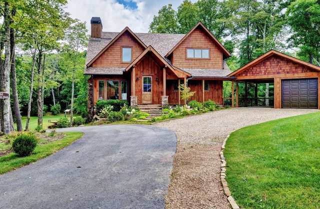 Tulip Pond - Beautiful Home on Tranquil Pond in Chinquapin