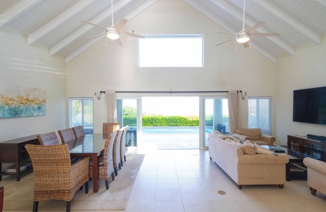 Turquoise Water Views On Both Sides Of Spectacular Private Property.