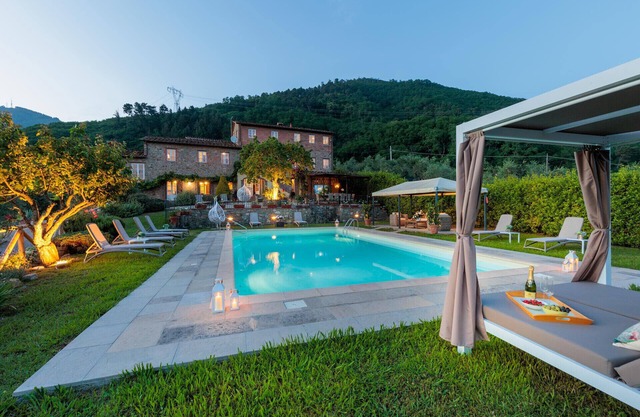 Tuscan Fizz, a traditional Stone Farmhouse with Private Pool and Amazing View among the Vineyards in Lucca