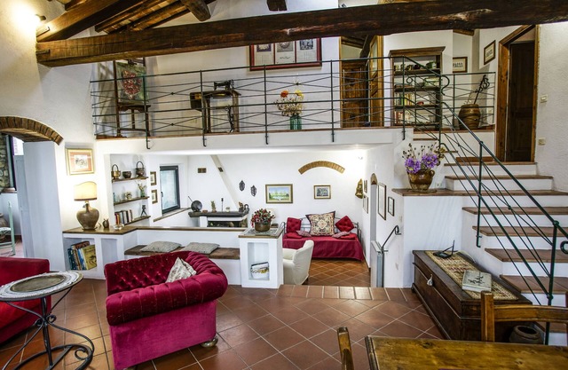 Tuscan Villa , Private Pool, Large Private park, A/C rooms, Electric Car Charger