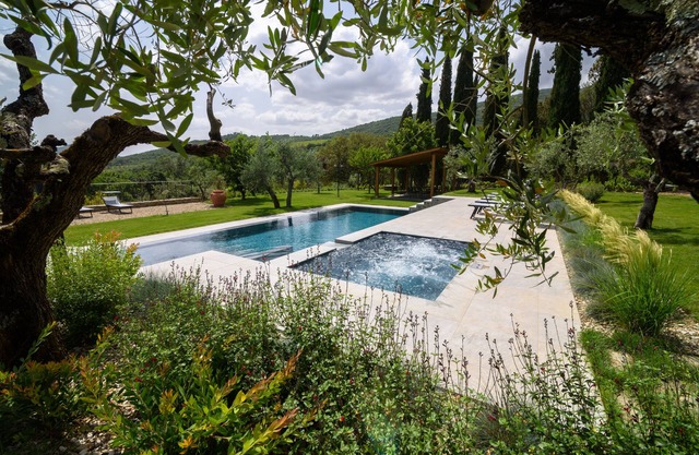 Tuscan Villa private infinity pool, exclusive location, AC, extra services