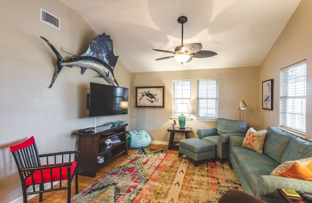 Twelve Palms-Pet Friendly, Golf Cart Zone, Close to Beach, Downtown, City Pool