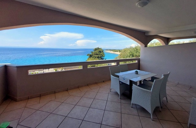 Two bedroom apartment near beach Lun, Pag (A-3320-f)