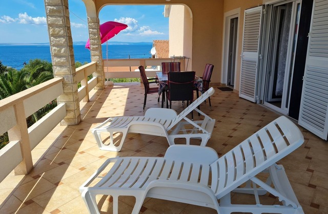 Two bedroom apartment with terrace and sea view Lun, Pag (A-4062-a)