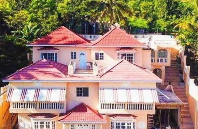 Two bedroom, One bath Apartment